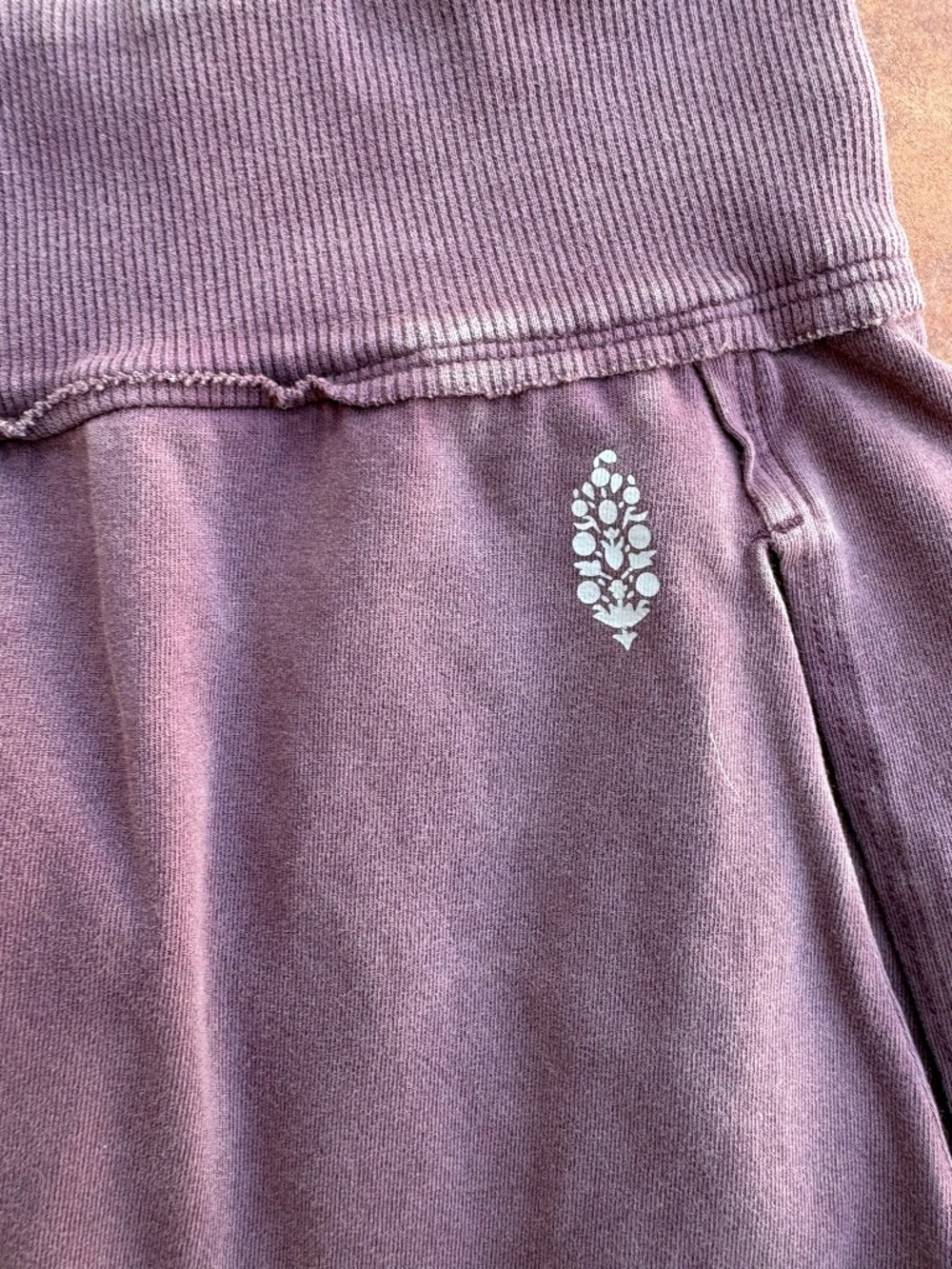 FREE PEOPLE MOVEMENT HOT SHOT HAREM SHORTS SIZE M OXBLOOD - Picture 5 of 7
